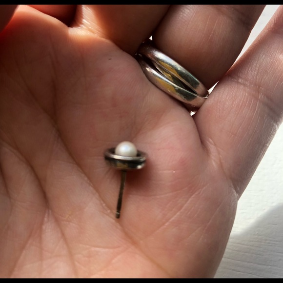 HTF Silpada Pearl in Silver Nest studs - new silicone stabilizer backs included - Picture 2 of 3